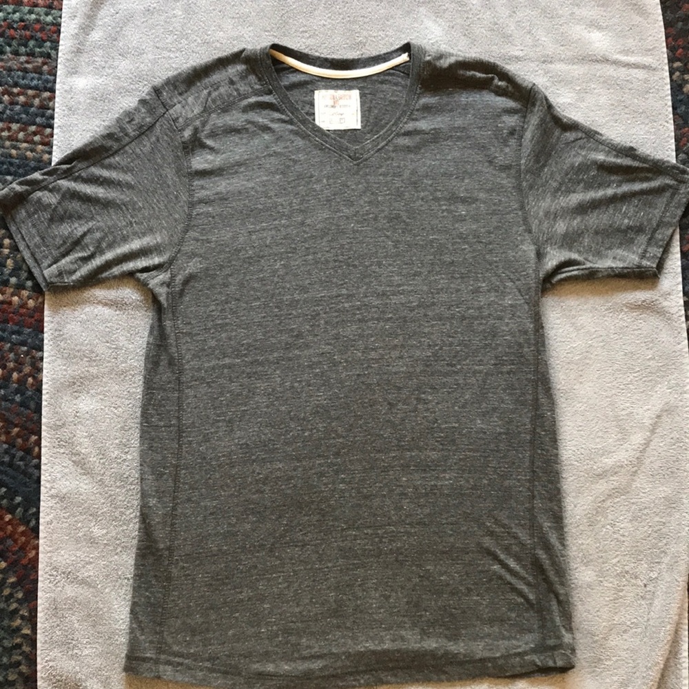 Men’s Shallow Vneck T-shirt
